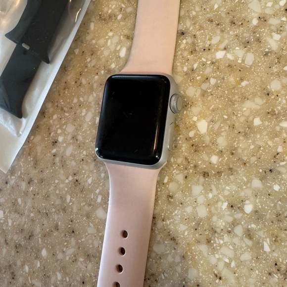 Apple Watch Series 3 - Picture 2 of 4
